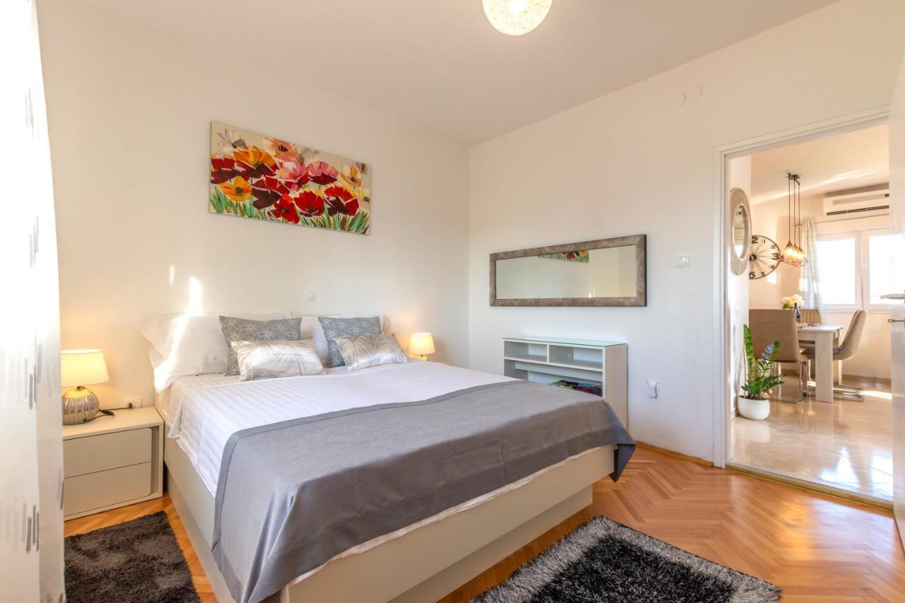 Villa Spark With Heated Pool In Rogoznica Зечево Екстер'єр фото